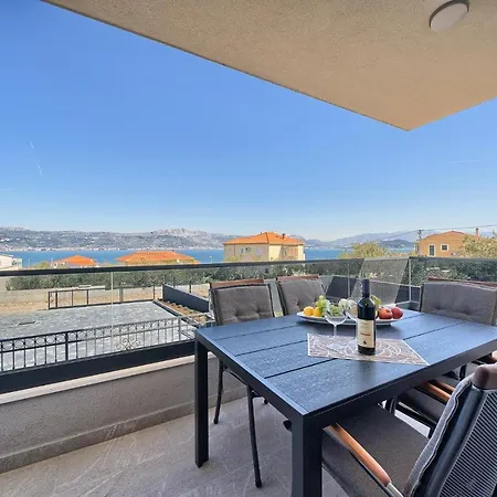Jelena's Place - Elegant Flats Close To Sea Slatine