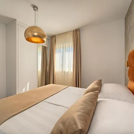 Jelena's Place - Elegant Flats Close To Sea Apartment Slatine