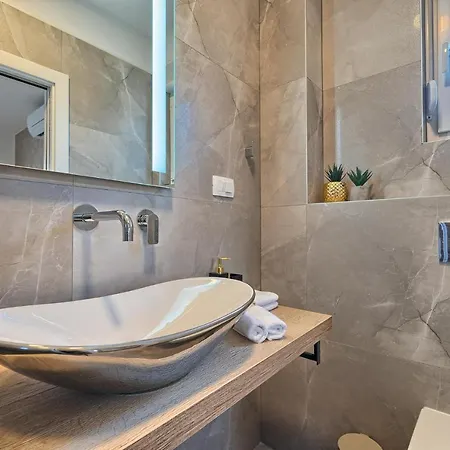 Jelena's Place - Elegant Flats Close To Sea * Slatine